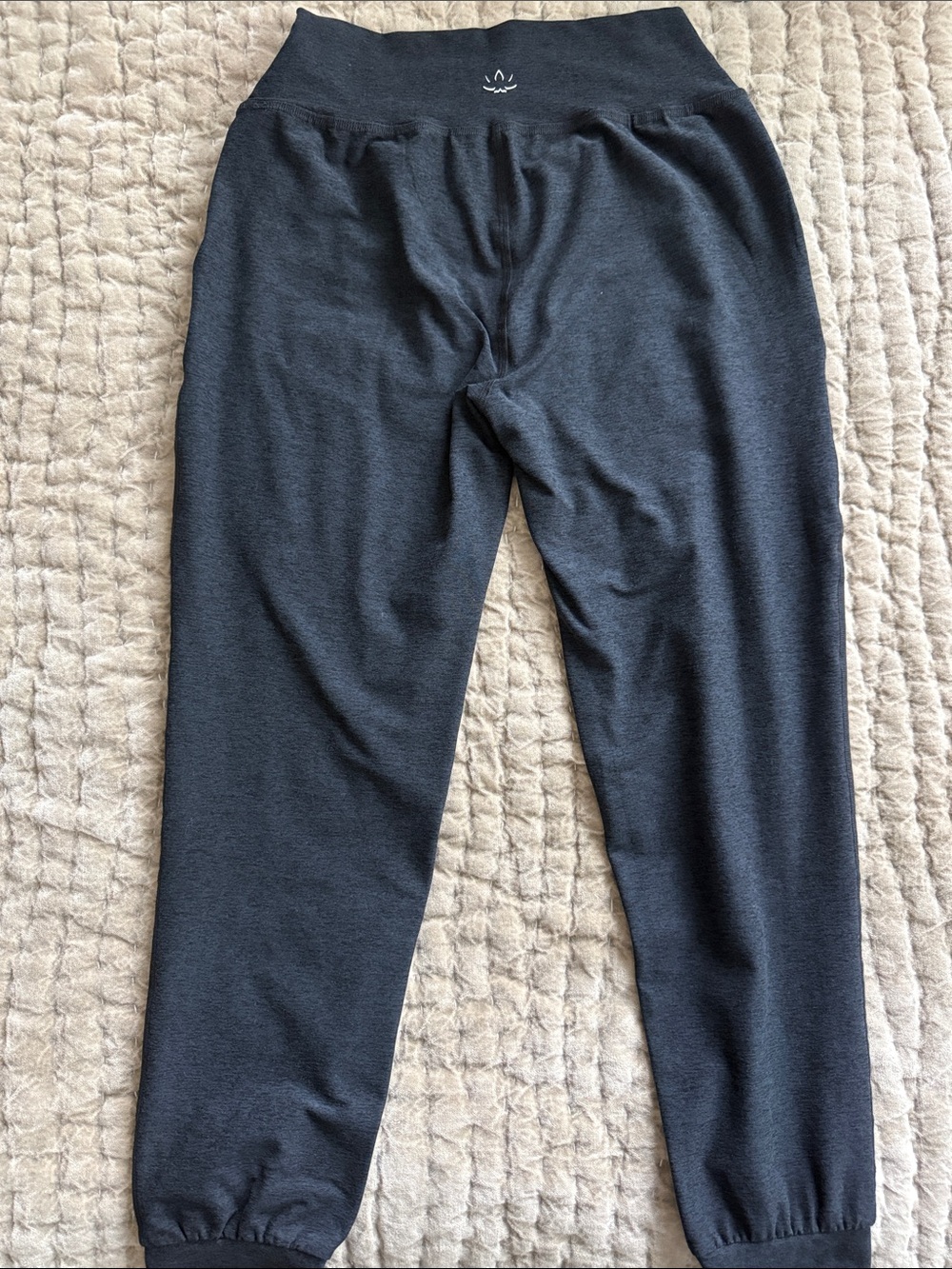 Beyond Yoga Charcoal Gray High-Rise Jogger Pants MED-26” inseam - Picture 4 of 6